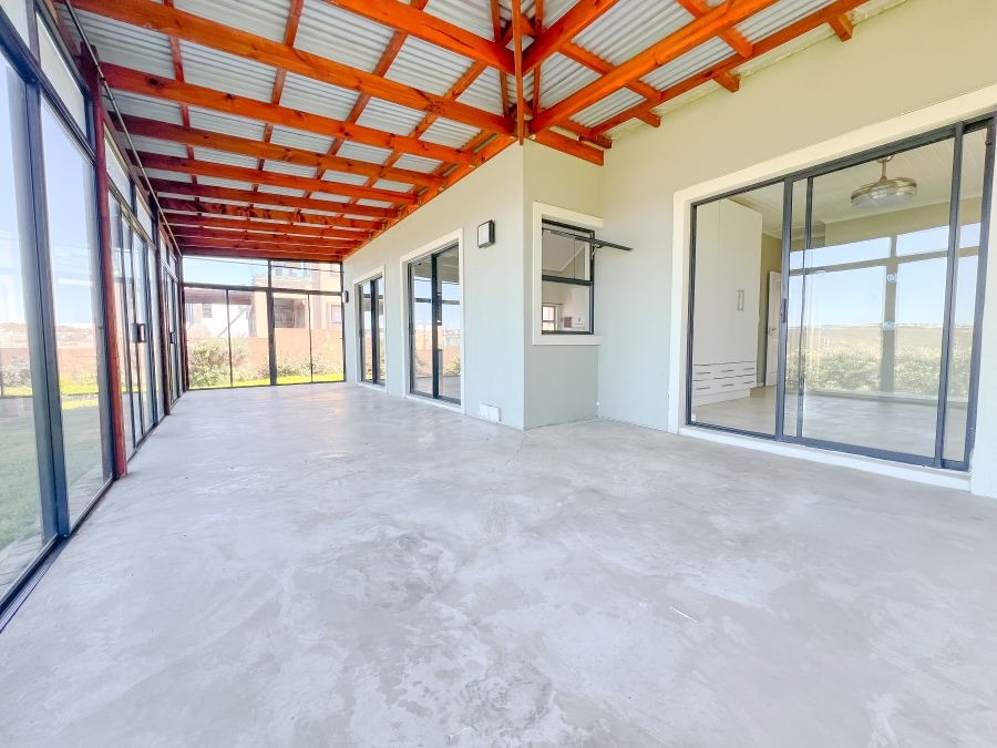 To Let 2 Bedroom Property for Rent in Robberg Ridge Western Cape